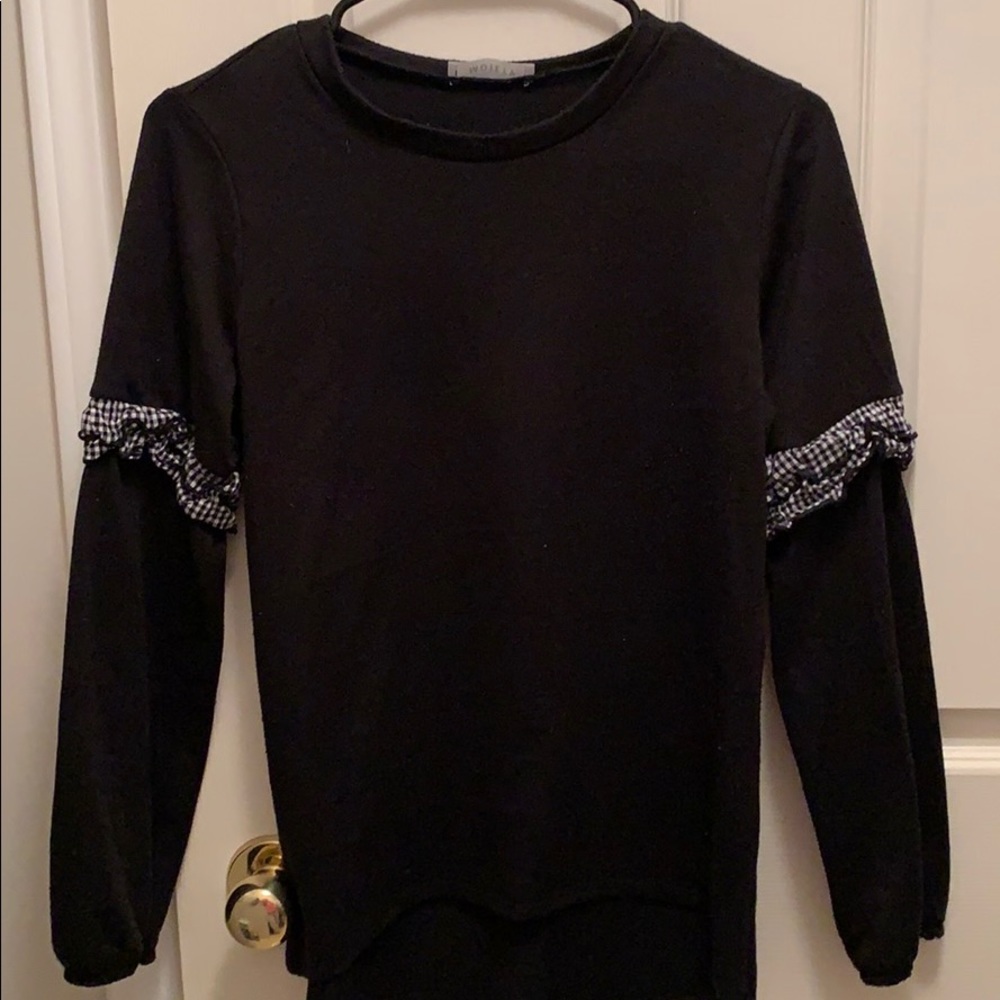 Sweater with frilly arms